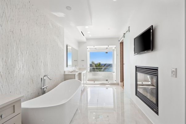 Bathroom, Free Standing Baths, Interior, Recessed Lighting