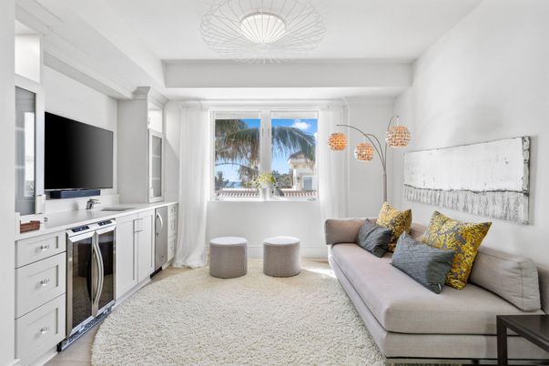 Interior, Kitchen, Living room, Stainless Steel Appliances, Water