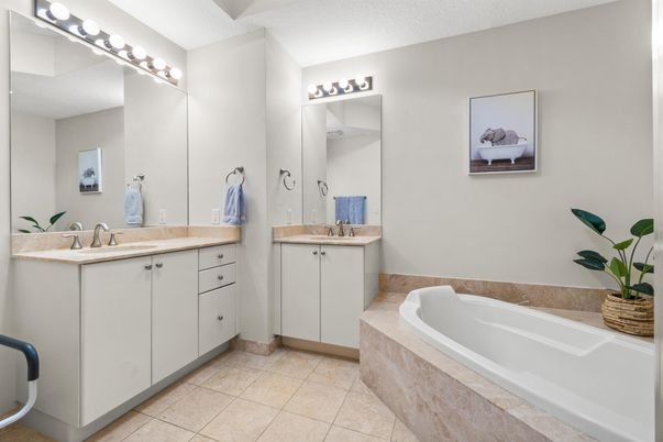 Bathroom, Dual Sink Vanities, Interior