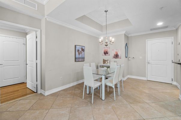 Chandelier, Dining room, Interior, Recessed Lighting, Wood Texture Flooring