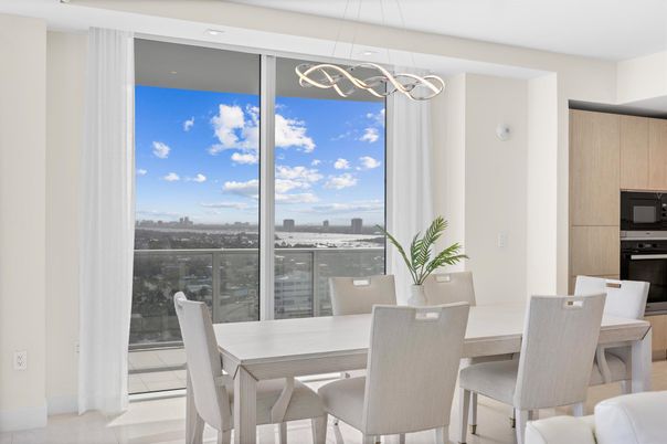 Dining room, Interior, Kitchen, Pendant Lights, Recessed Lighting, Stainless Steel Appliances