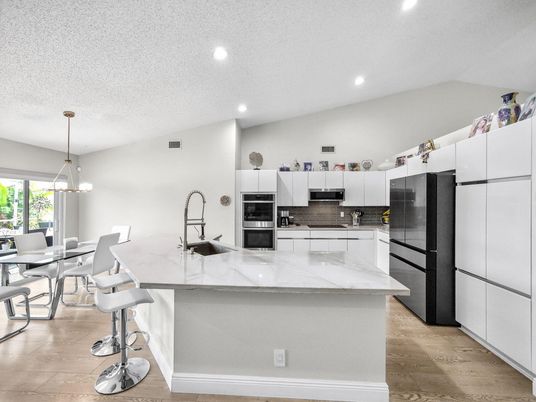 Dining room, Interior, Kitchen, Pendant Lights, Recessed Lighting, Stainless Steel Appliances