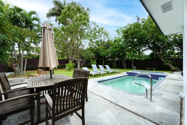 Exterior, Pool