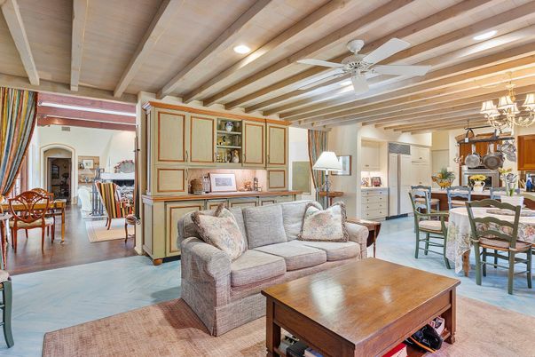 Chandelier, Dining room, Interior, Kitchen, Living room, Recessed Lighting, Wooden Beams, Wooden Ceilings, Wood Texture Flooring