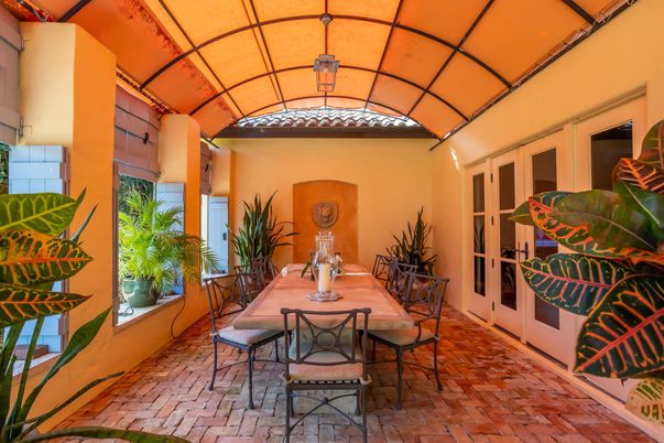 Dining room, Interior