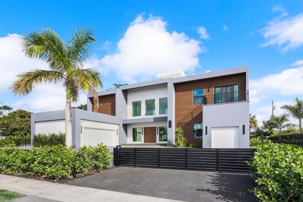 Attached, Exterior, Facade, Modern
