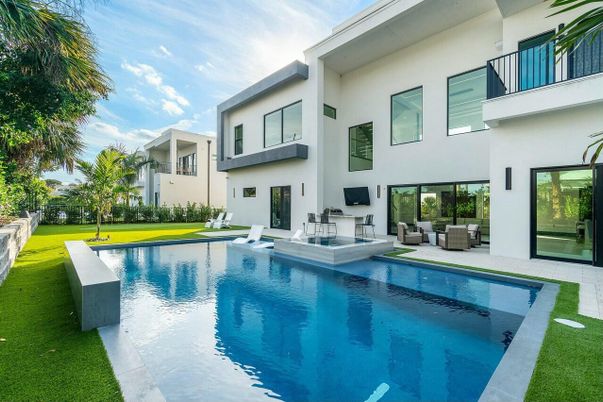 Exterior, Pool