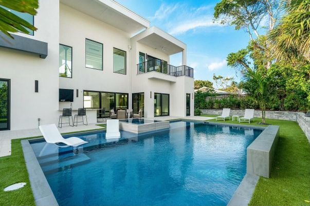 Exterior, Pool