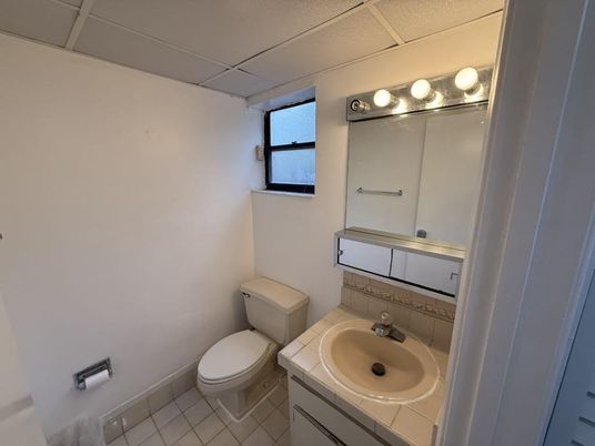 Bathroom, Interior, Tile Countertops