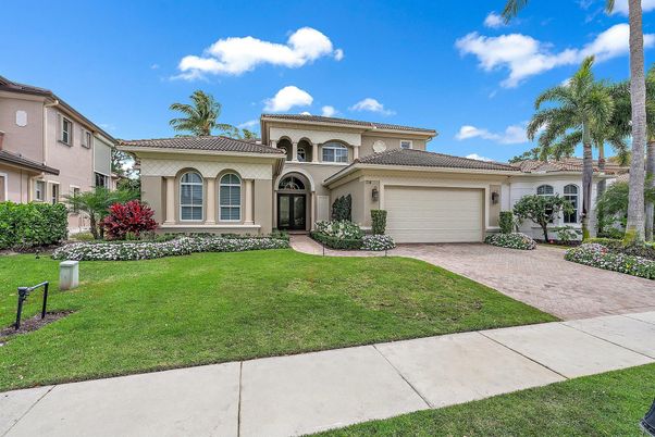 Attached, Exterior, Facade, Mediterranean