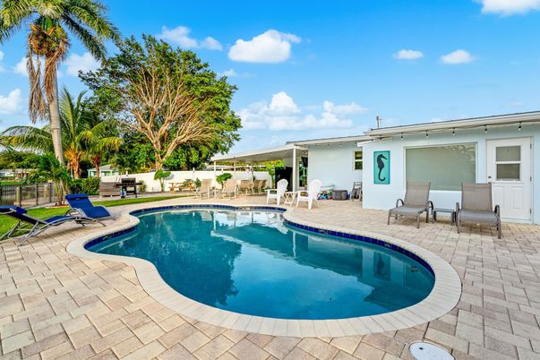 Exterior, Pool