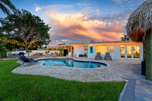 Exterior, Pool