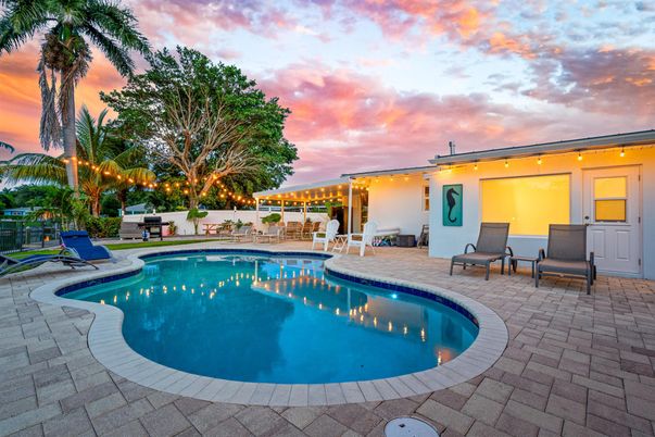 Exterior, Pool