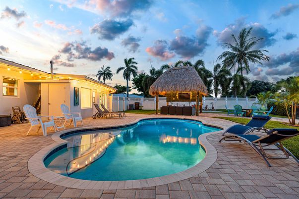 Exterior, Pool