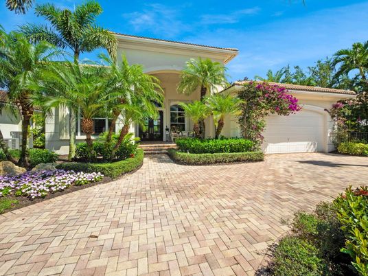 Attached, Exterior, Facade, Mediterranean