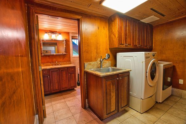 Interior, Washer, Wooden Ceilings, Wooden Walls