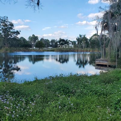 Exterior, Lake