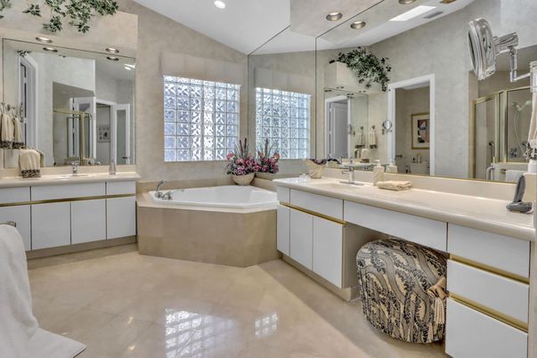 Bathroom, Dual Sink Vanities, Interior, Recessed Lighting