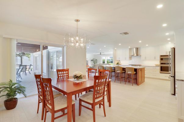 Dining room, Interior, Kitchen, Pendant Lights, Recessed Lighting, Stainless Steel Appliances