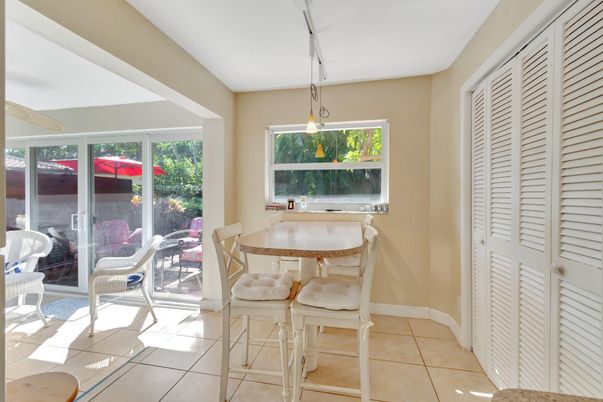 Dining room, Interior, Pendant Lights, Water