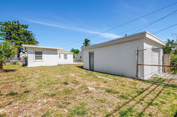 Backyard, Exterior