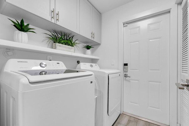 Interior, Washer, Wood Texture Flooring