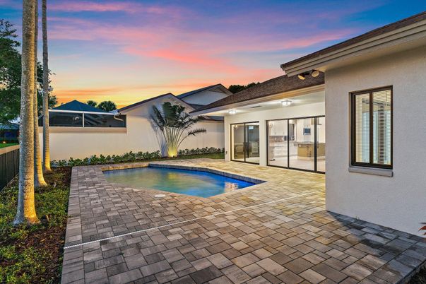 Exterior, Pool