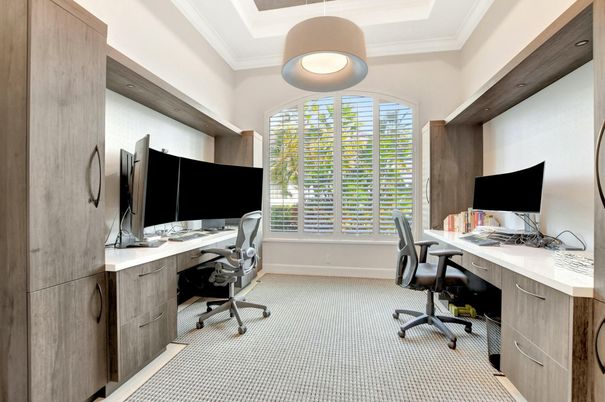 Home Office, Interior