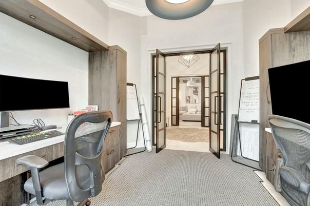 Home Office, Interior