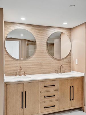 Bathroom, Dual Sink Vanities, Interior, Recessed Lighting