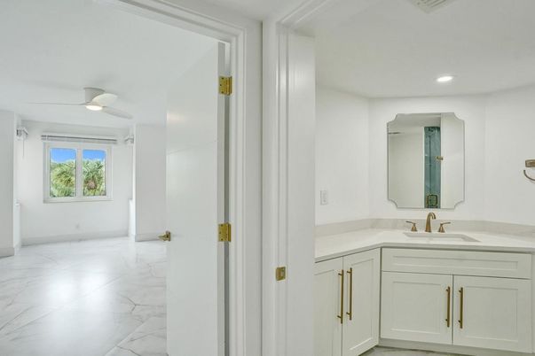 Bathroom, Interior, Marble, Recessed Lighting
