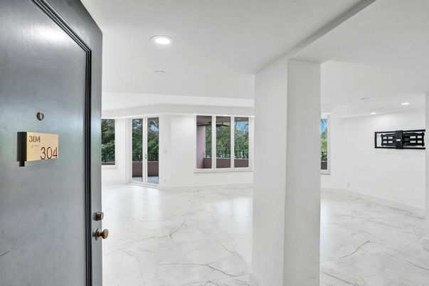 Empty room, Interior, Marble, Recessed Lighting