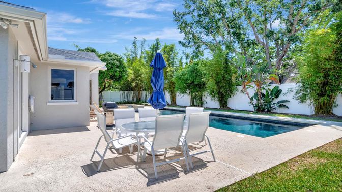 Exterior, Pool