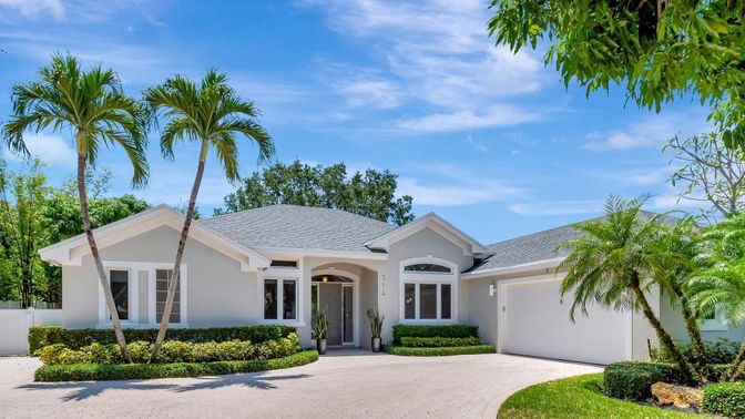Attached, Exterior, Facade, Ranch