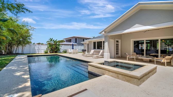 Exterior, Pool