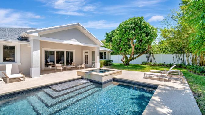 Exterior, Pool