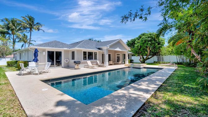 Exterior, Pool