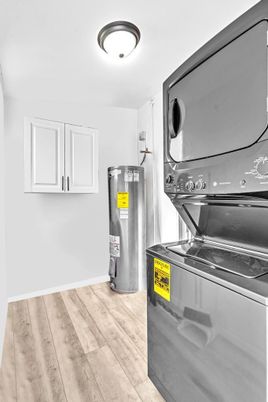Interior, Utility Closets, Washer, Wood Texture Flooring