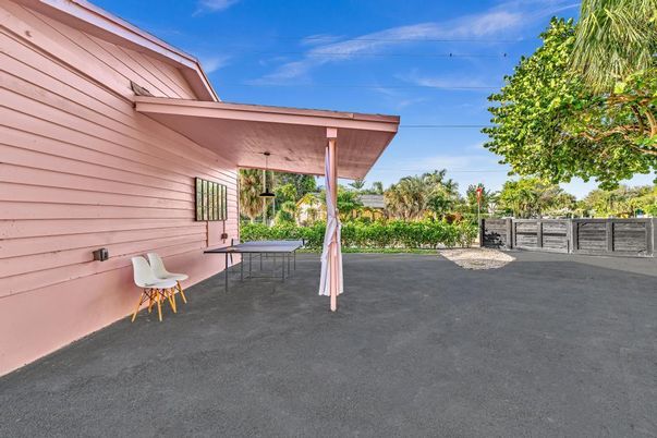 Backyard, Exterior