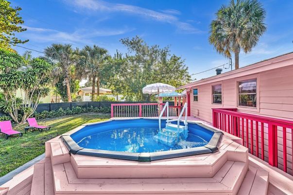 Exterior, Pool