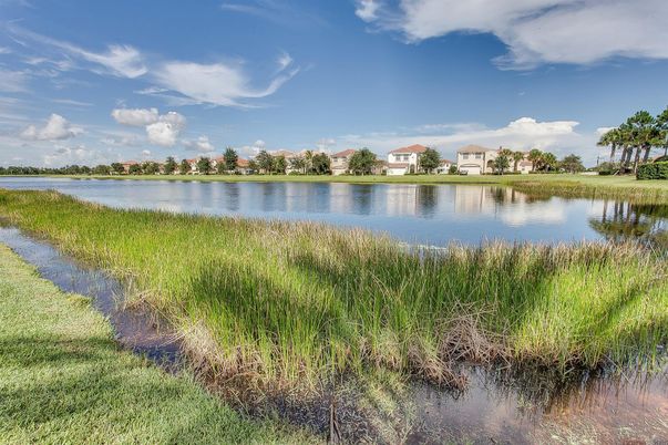 Exterior, Lake