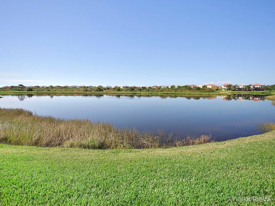 Exterior, Lake
