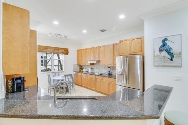 Dining room, Interior, Kitchen, Recessed Lighting, Stainless Steel Appliances