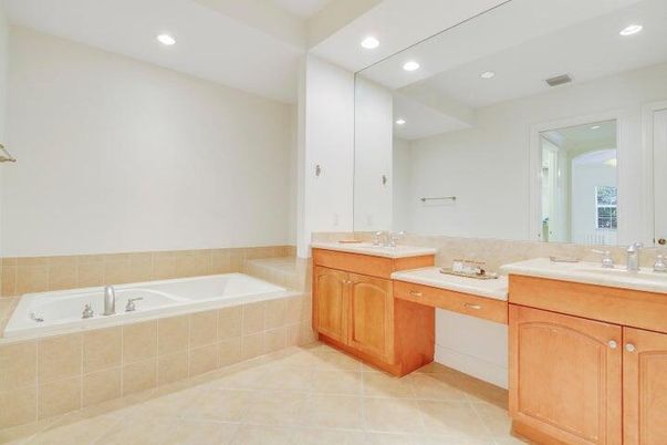 Bathroom, Dual Sink Vanities, Interior, Recessed Lighting