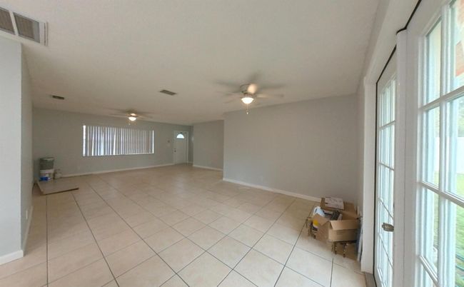 Empty room, Interior