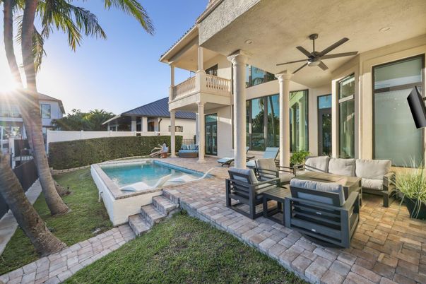 Exterior, Pool