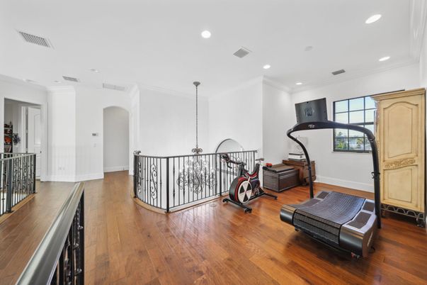Fitness Equipment, Interior, Recessed Lighting, Wood Texture Flooring