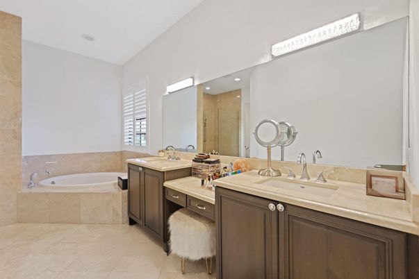 Bathroom, Dual Sink Vanities, Interior, Recessed Lighting