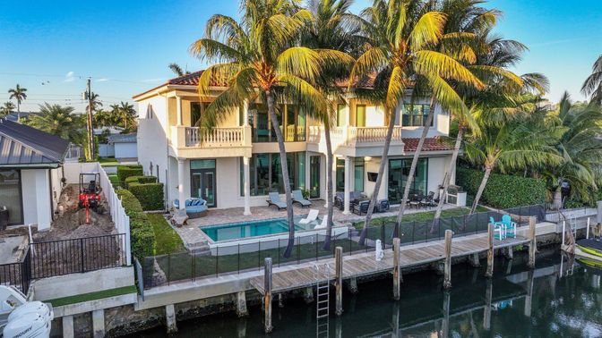 Exterior, Lake, Pool