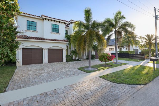 Attached, Exterior, Facade, Mediterranean